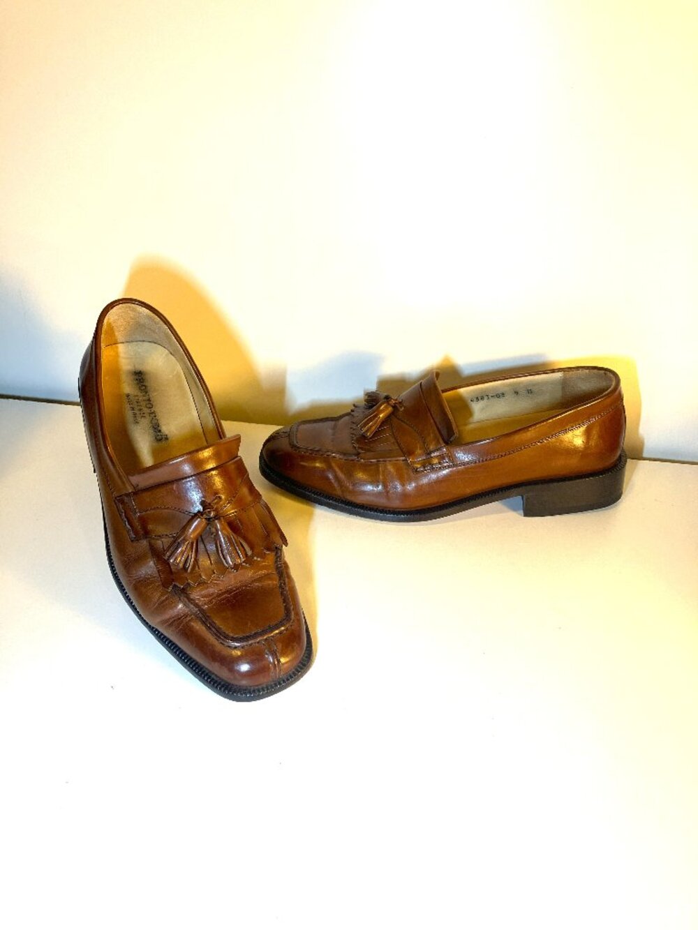 PRONTO-UOMO "Firenze" Italian Leather Brown Slip-on Tasseled Loafers.  Size 9.